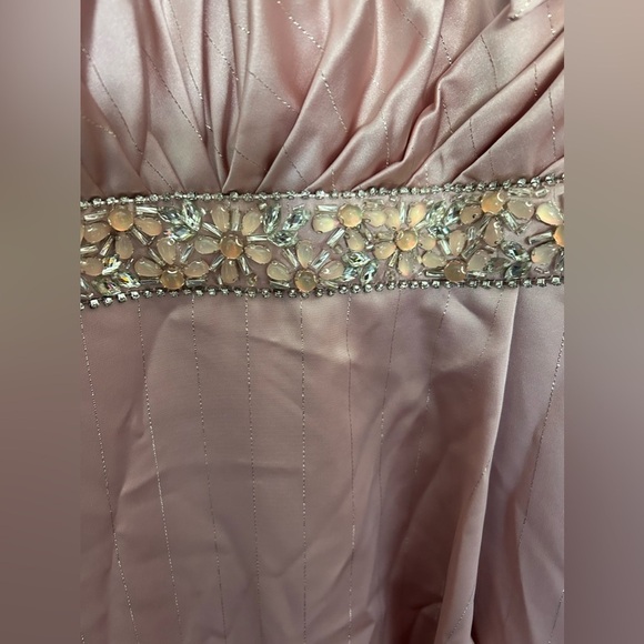 Mac Duggal 49578 NWT Pleated Halter Neckline Evening Gown - Picture 7 of 8